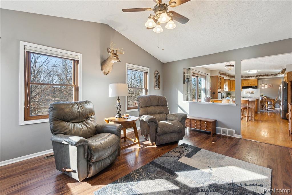 7694 THUNDER BAY Drive, Pinckney, MI 48169 — Photo 20