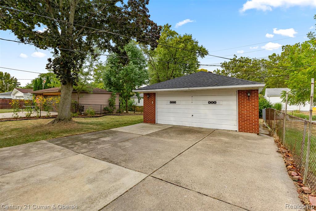 6701 ROSEMARY Street, Dearborn Heights, MI 48127 — Photo 22