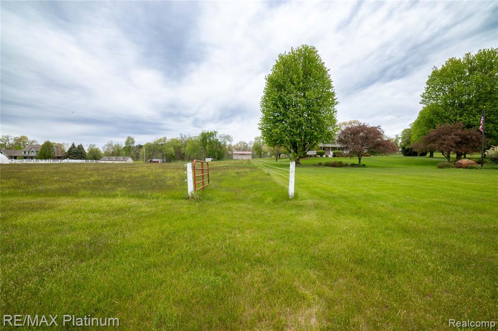 12987 Holtforth Road, Fenton, MI 48430 — Photo 45