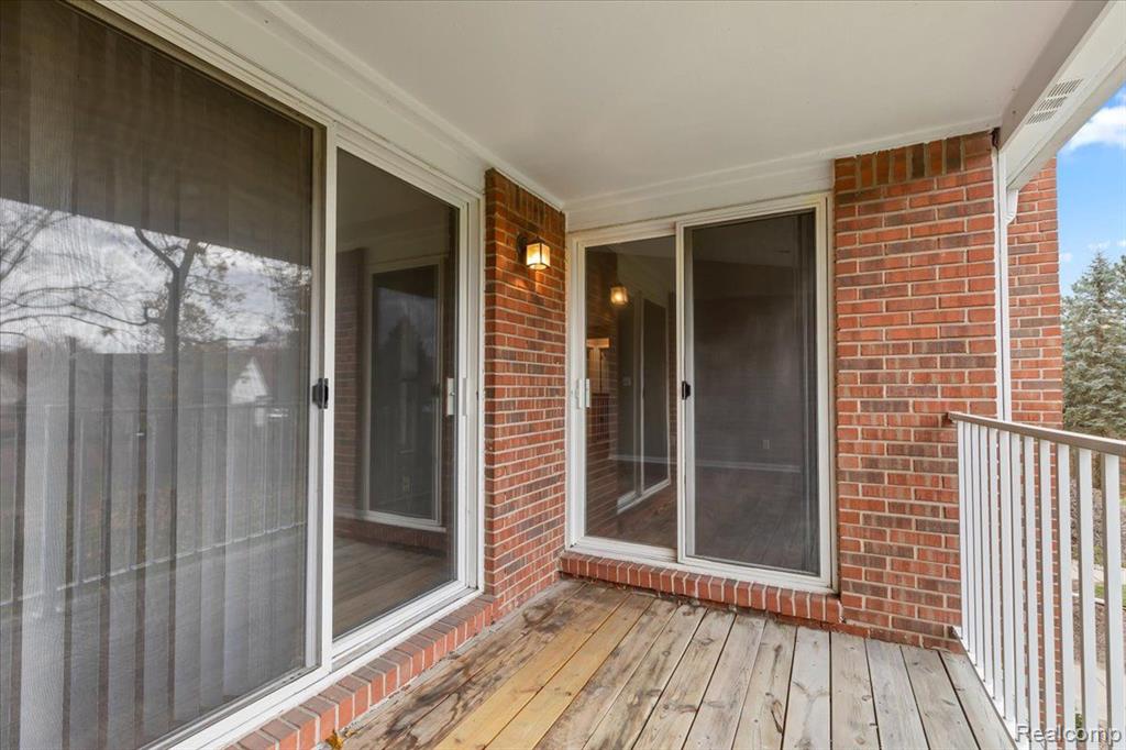 4648 BERKSHIRE Drive, Sterling Heights, MI 48314 — Photo 19