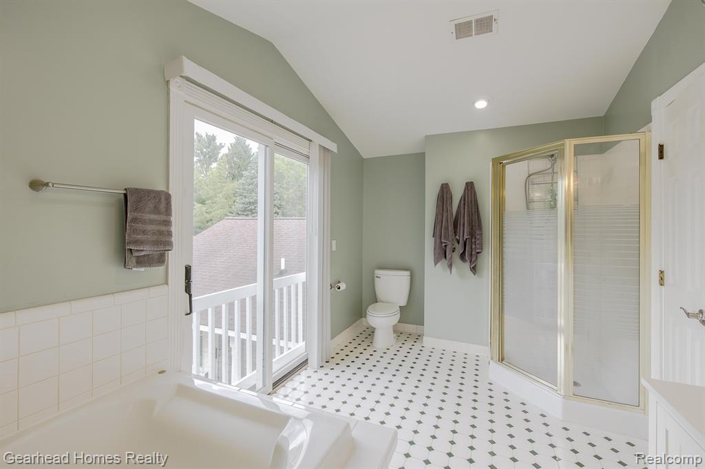 6296 Elizabeth Lake Road, Waterford, MI 48327 — Photo 55
