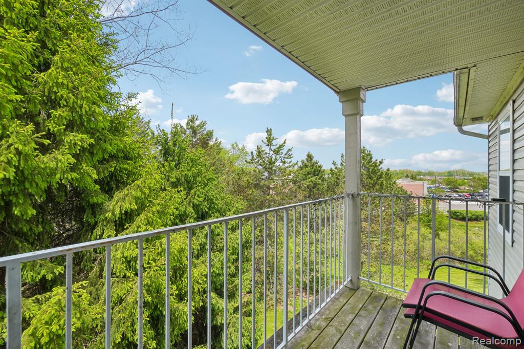 15240 Silver Parkway, APT 306, Fenton, MI 48430 — Photo 23