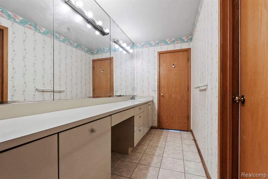 5322 Pond Bluff Drive, West Bloomfield, MI 48323 — Photo 63