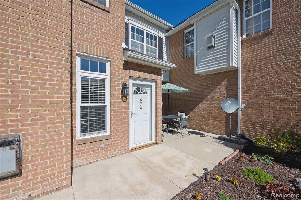 674 OLDE ENGLISH Circle, Howell, MI 48855 — Photo 3