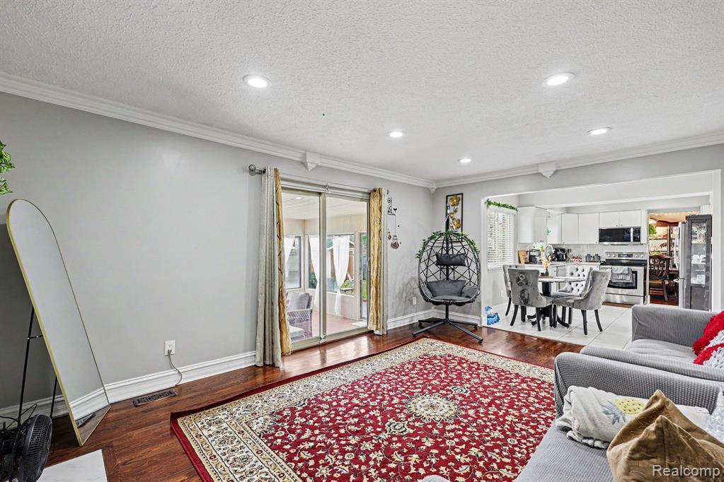 4274 Dickson Drive, Sterling Heights, MI 48310 — Photo 9
