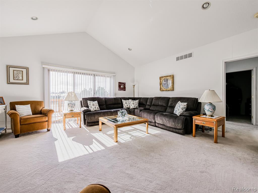 8011 WOODSTONE Drive, Grand Blanc, MI 48439 — Photo 9