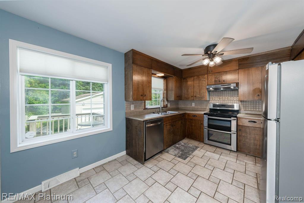 303 BRISTOL Street S, Almont, MI 48003 — Photo 16