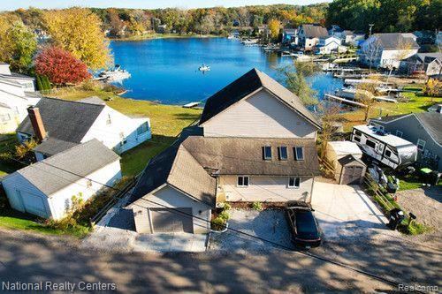 8819 LAGOON Drive, Brighton, MI 48116 — Photo 33