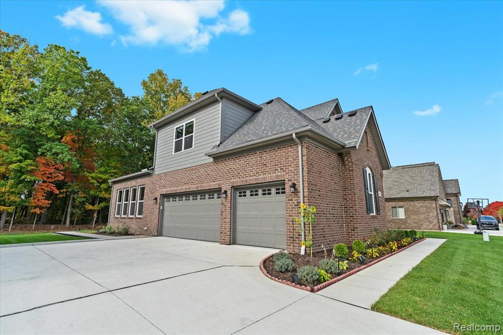 48255 Amber Lane Drive, Shelby Twp, MI 48315 — Photo 46