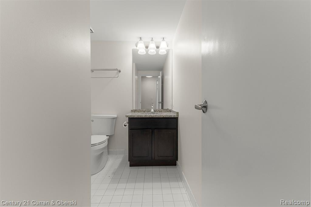 250 E Harbortown Drive, 708, Detroit, MI 48207 — Photo 22