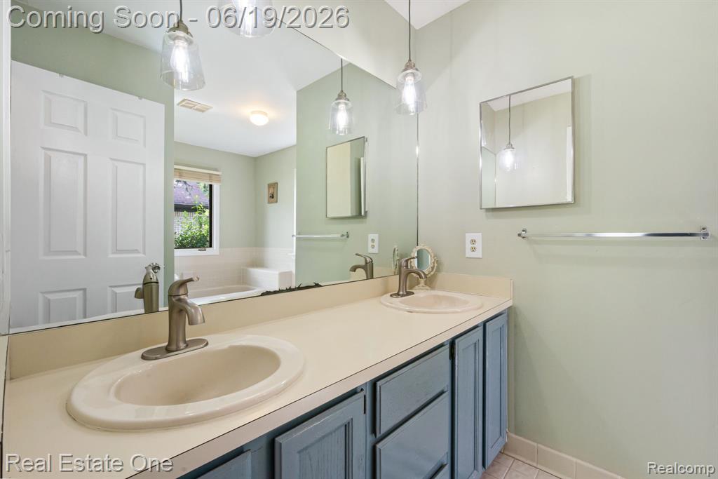 5277 Waterview Drive, West Bloomfield, MI 48323 — Photo 28