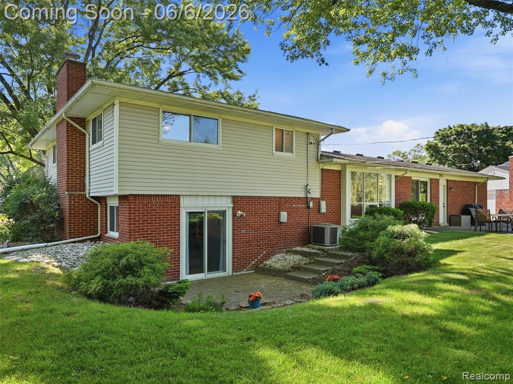 6623 Pine Eagle Lane, West Bloomfield, MI — Photo 26