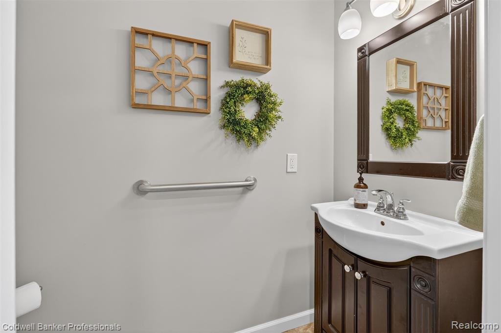 4380 Warwick Circle Drive, Grand Blanc, MI 48439 — Photo 12