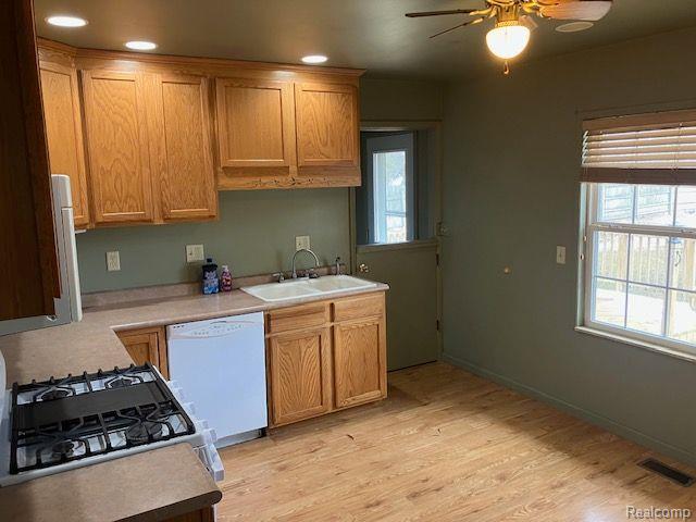 363 NELSON Street, Harbor Beach, MI 48441 — Photo 12