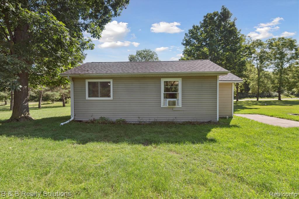 5159 Millis Road, North Branch, MI 48461 — Photo 35