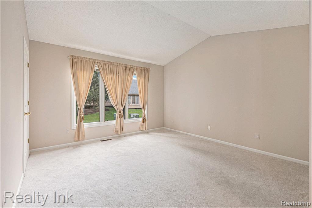 34978 WHITE PINE Trail, Farmington Hills, MI 48335 — Photo 8