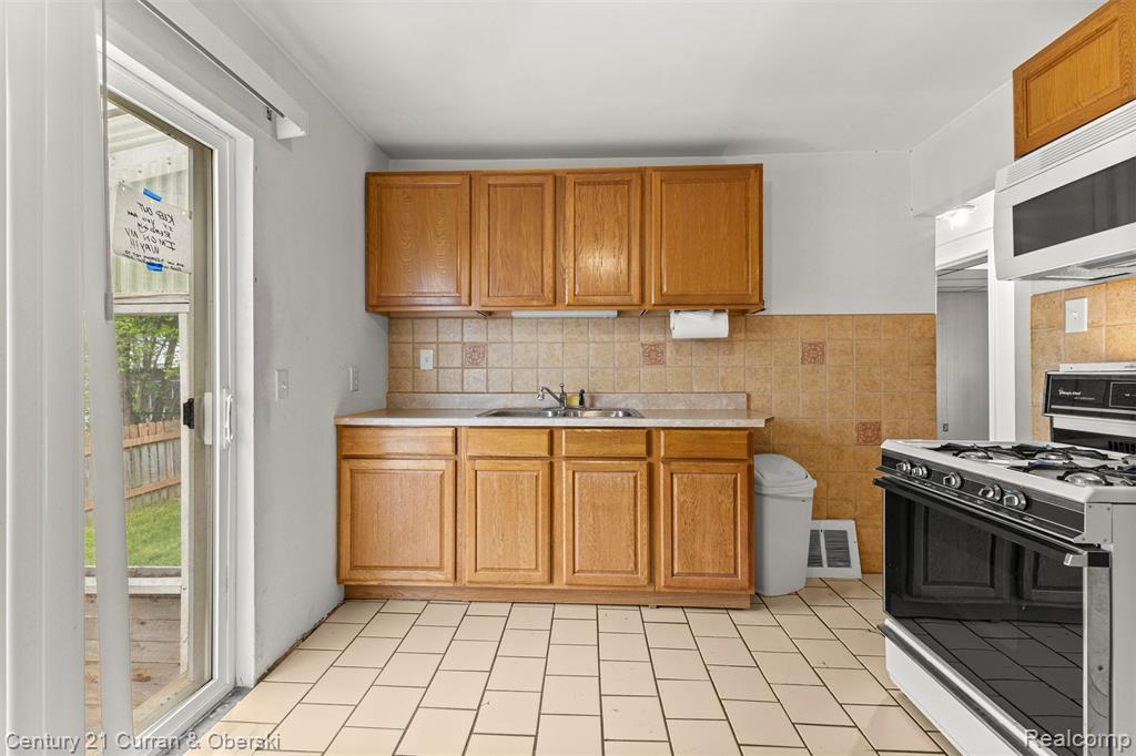 8201 Heyden Street, Detroit, MI 48228 — Photo 4