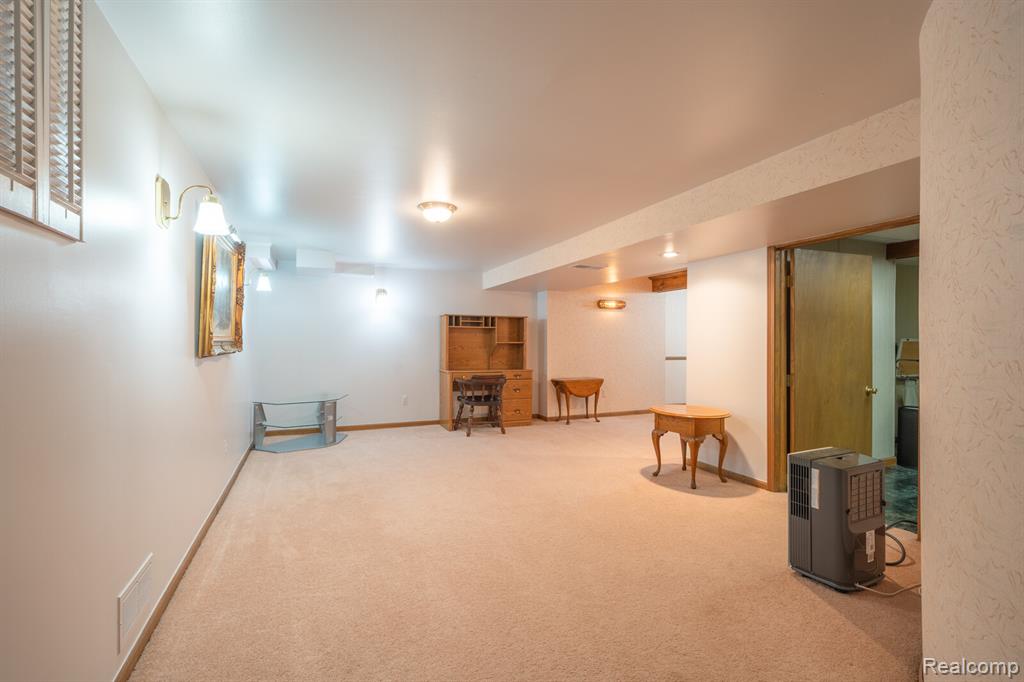 8341 Clay Court, Sterling Heights, MI 48313 — Photo 15