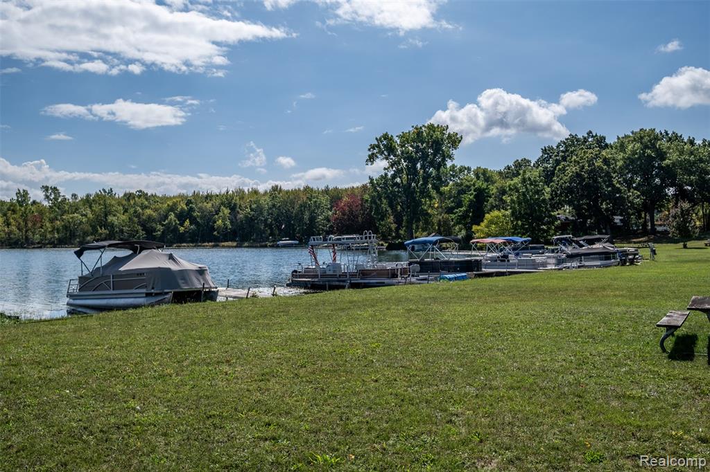 5720 Berkley Drive, Waterford, MI 48327 — Photo 45