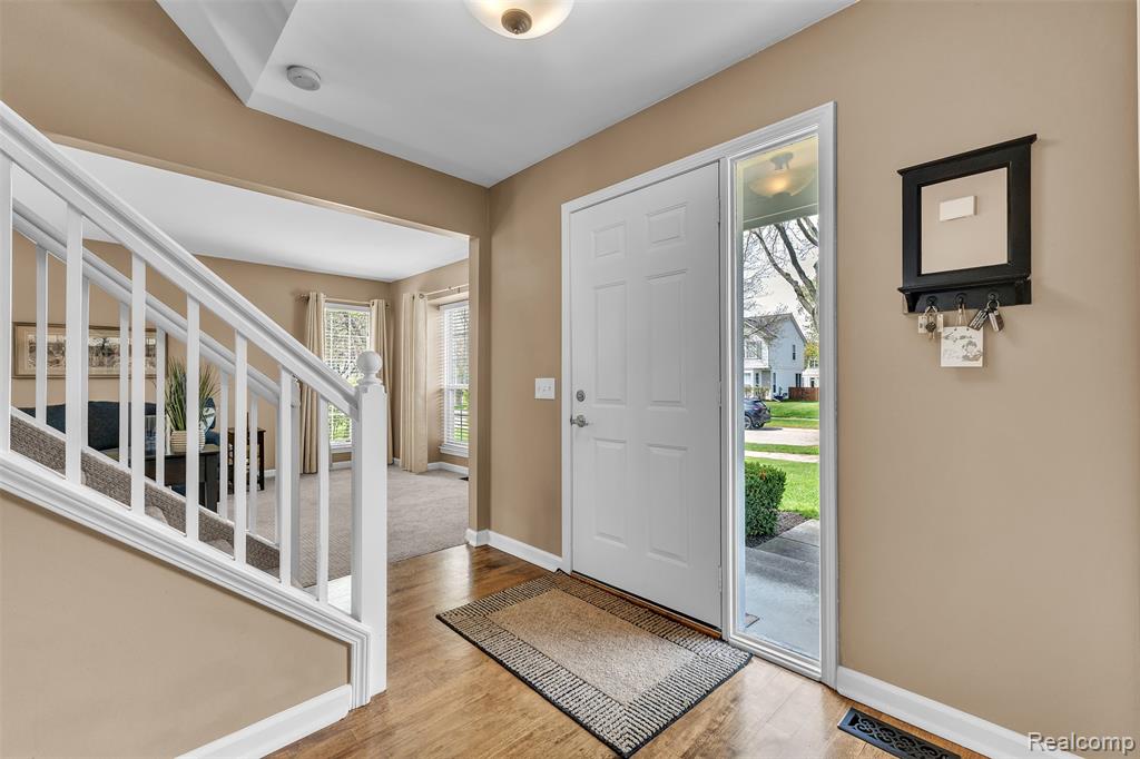 944 S Parkwood Drive, South Lyon, MI 48178 — Photo 3