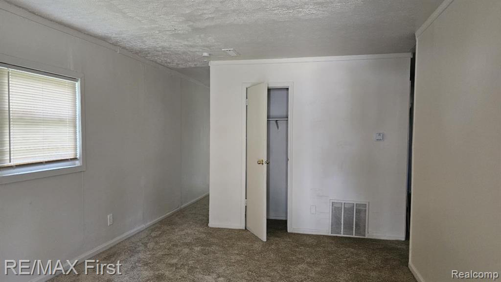 9136 HOLCOMB Street, Detroit, MI 48213 — Photo 6