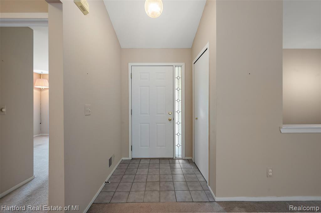 402 Mulberry Drive, Commerce Twp, MI 48390 — Photo 3