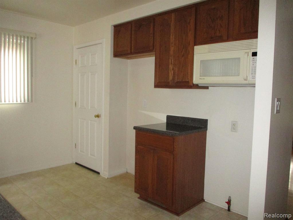 831 CARDWELL Street, Garden City, MI — Photo 5