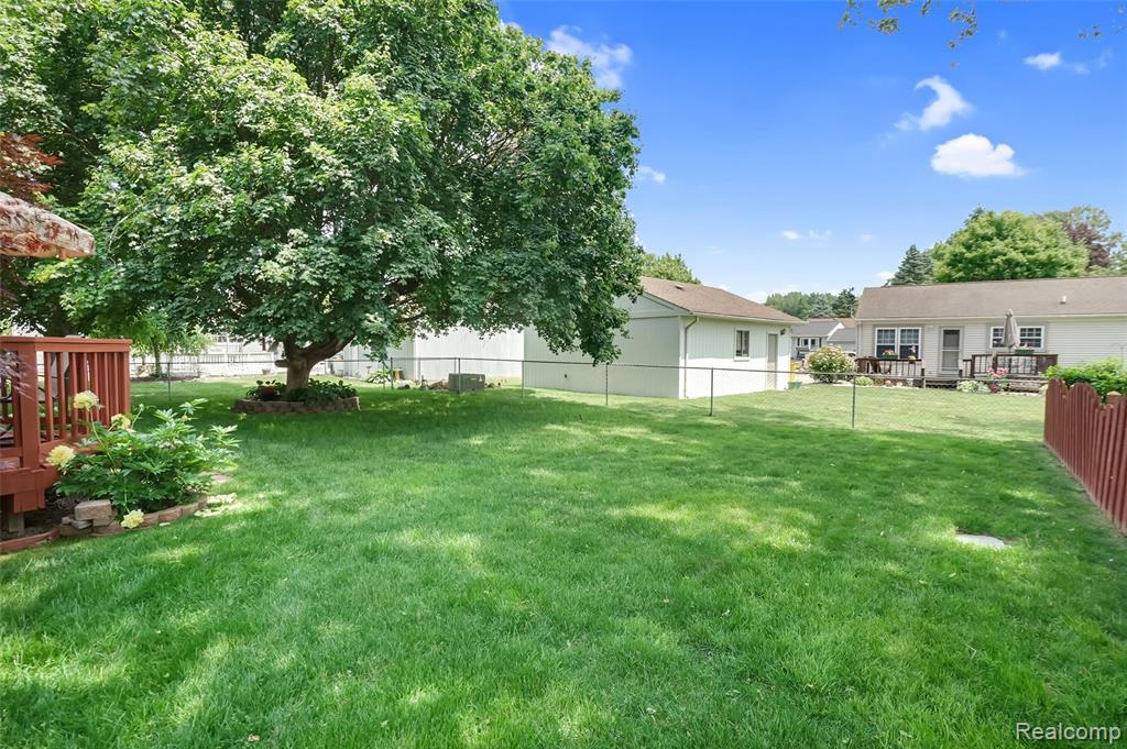 54286 Bradshaw Drive, New Baltimore, MI 48047 — Photo 28