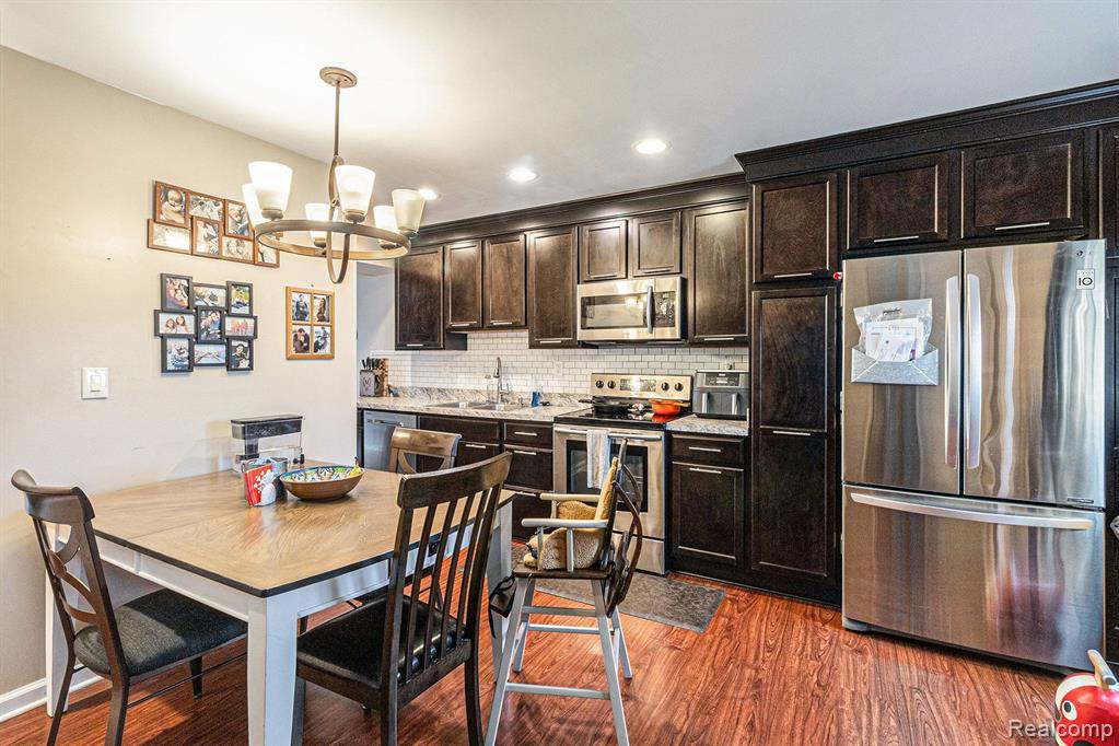 7310 BLUEWATER Drive, 117, Clarkston, MI 48348 — Photo 7