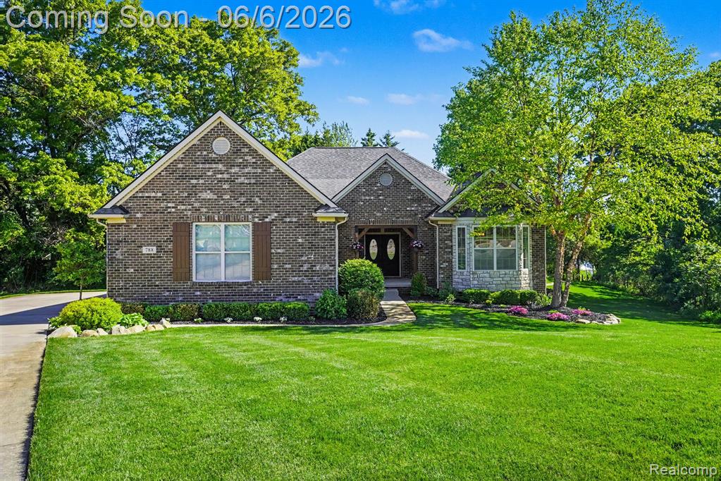 788 Fish Lake Court, Oxford, MI 48371