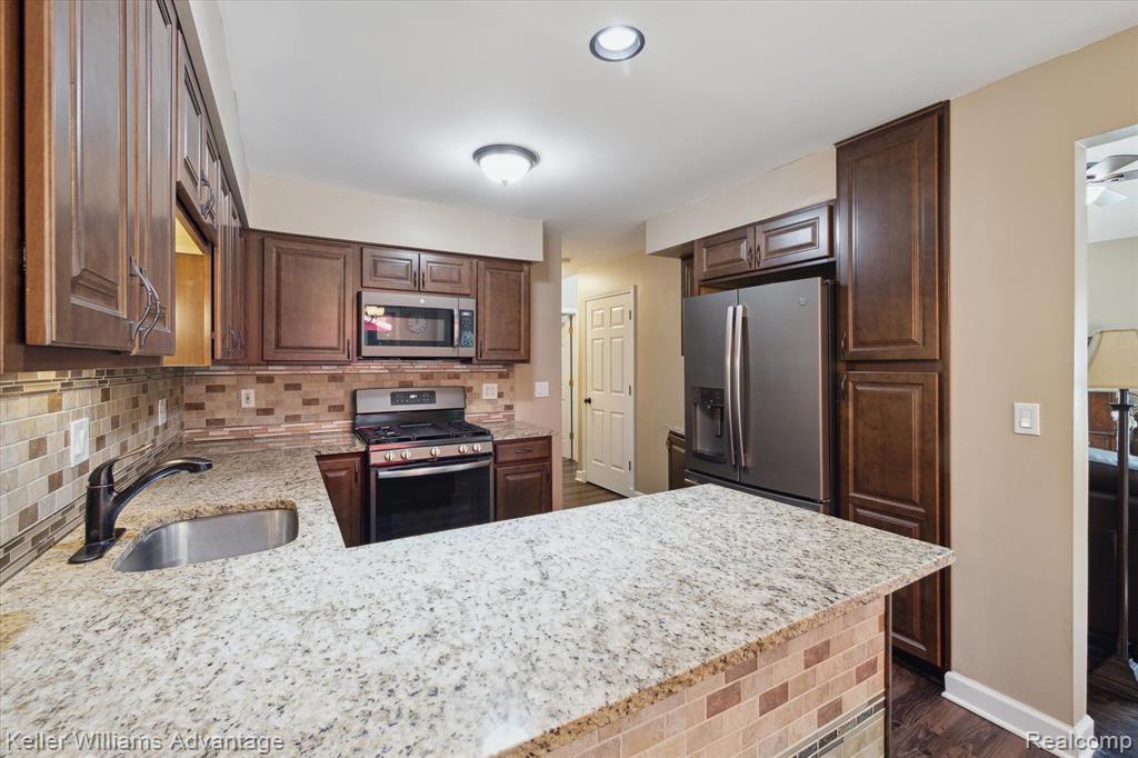 41688 WHITE TAIL Lane, Canton, MI 48188 — Photo 11