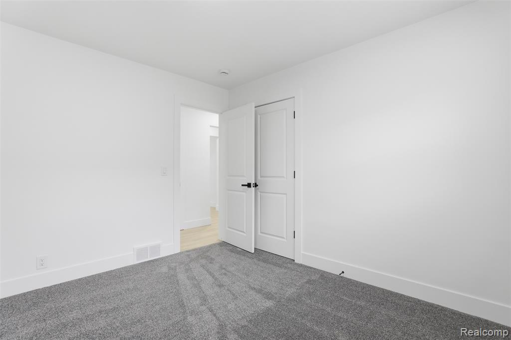 15230 Oakwood Drive, Oak Park, MI 48237 — Photo 27