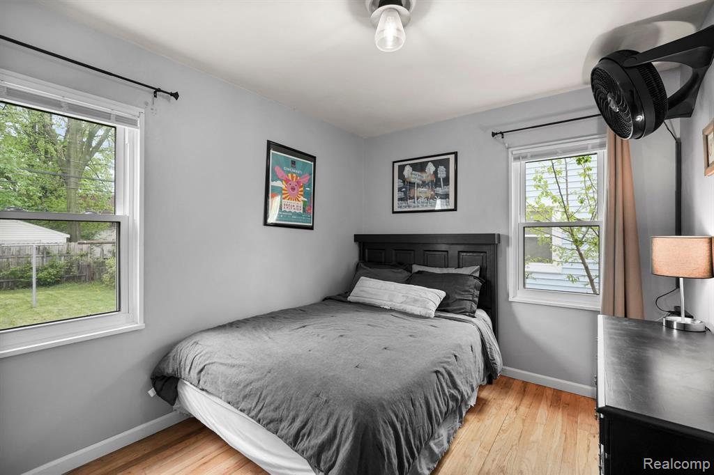 933 E ROWLAND Avenue, Madison Heights, MI 48071 — Photo 9