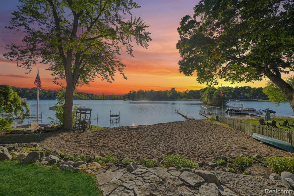 4123 Windiate Park Drive, Waterford, MI 48329 — Photo 3