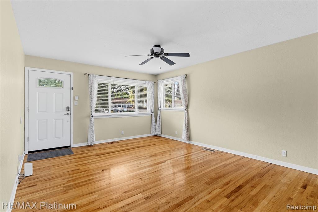 5354 Don Shenk Drive, Swartz Creek, MI 48473 — Photo 10