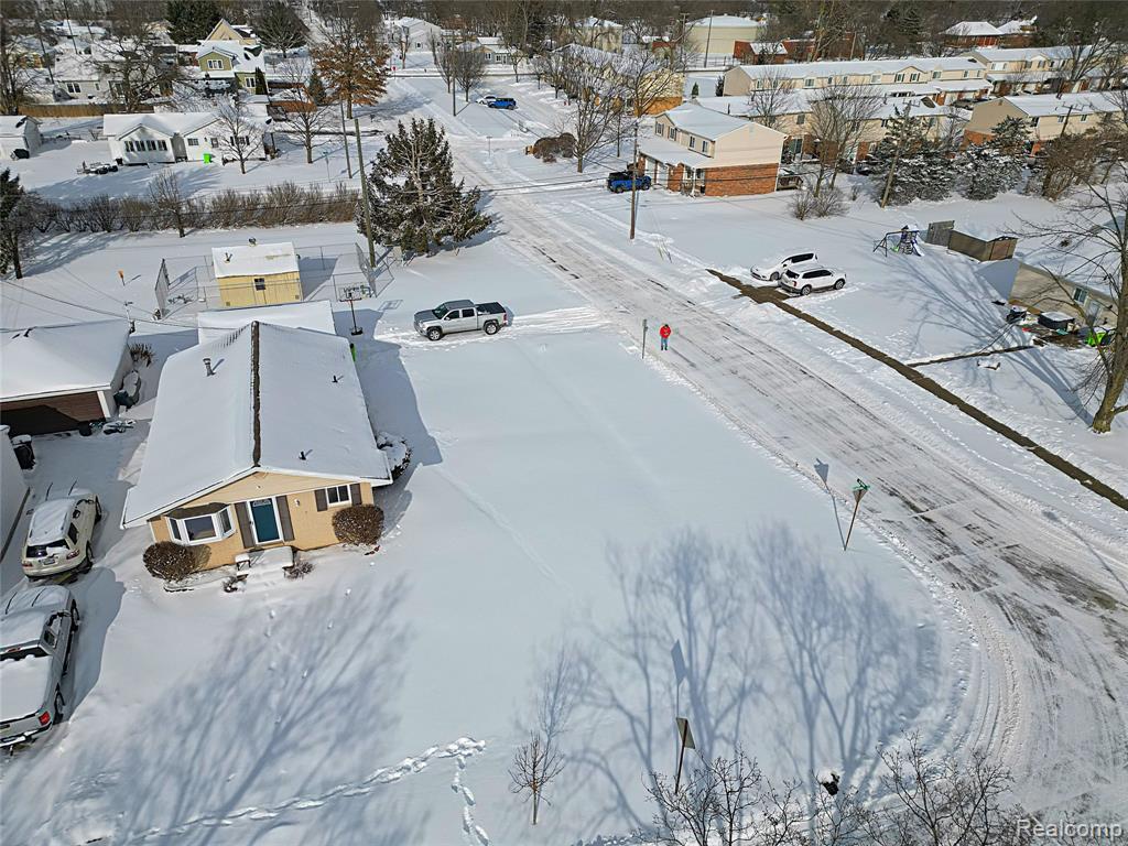412 Cambridge Avenue, South Lyon, MI 48178 — Photo 8