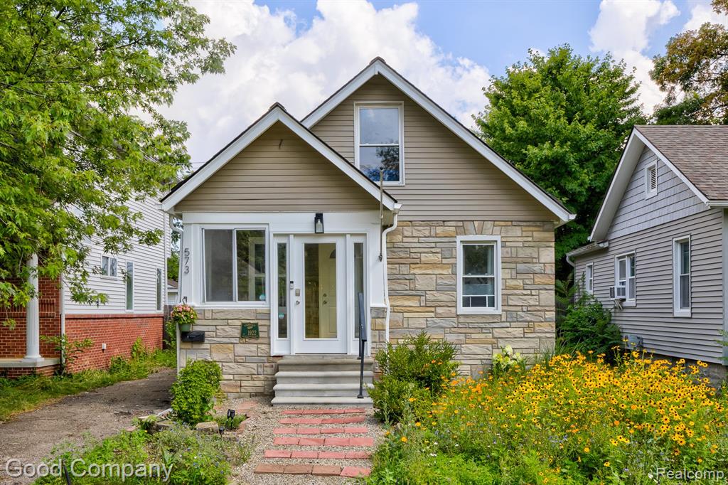 573 E Oakridge Street, Ferndale, MI 48220 — front exterior
