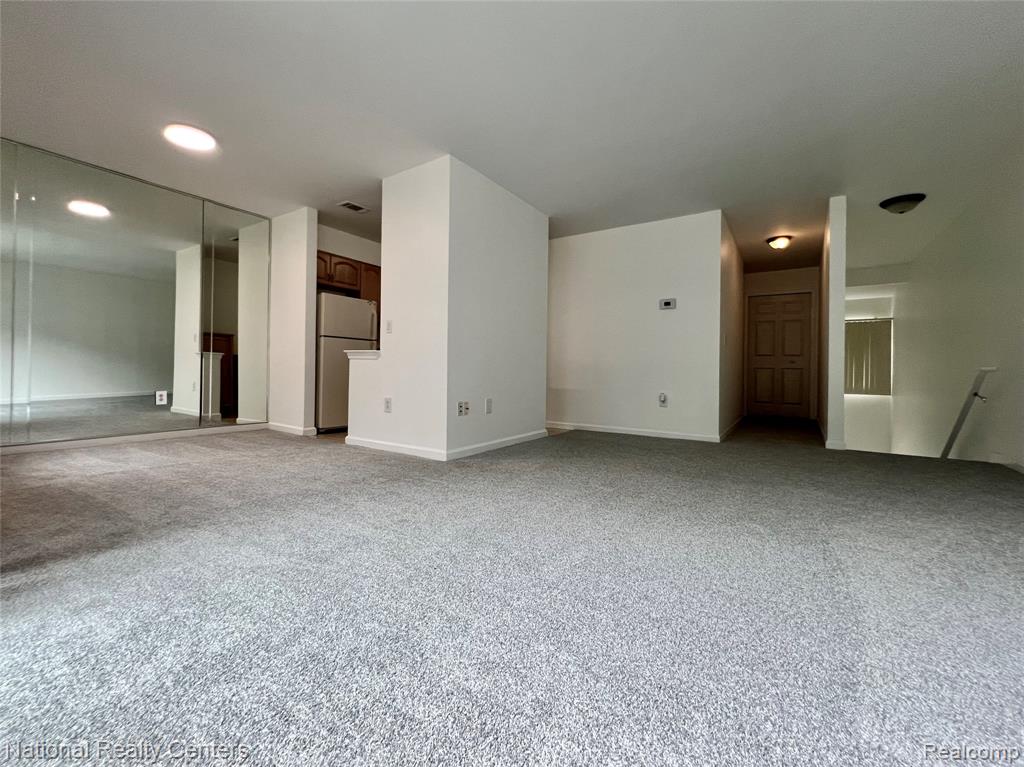 33911 Pondview Circle, Livonia, MI 48152 — Photo 10