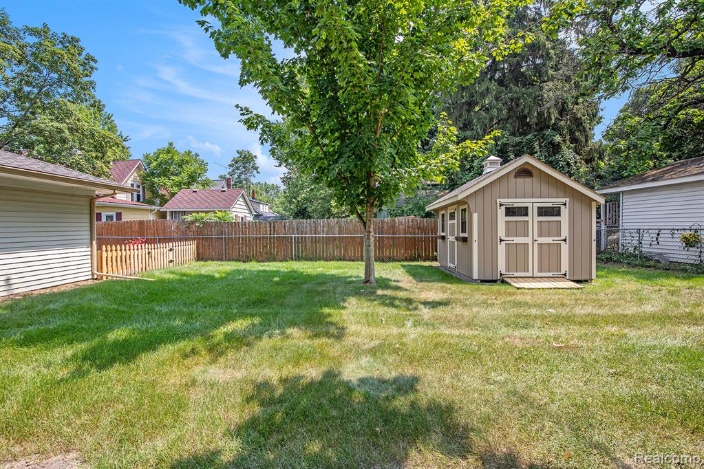 702 E Maple Street, Holly, MI 48442 — Photo 25
