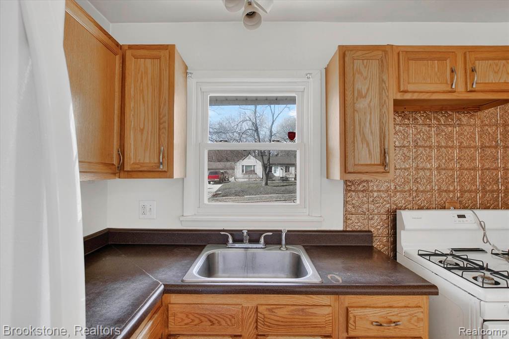506 Emerson Avenue, Pontiac, MI 48342 — Photo 14