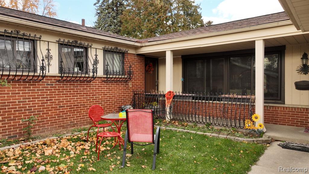 206 Wellington Crescent, Mount Clemens, MI 48043 — Photo 6