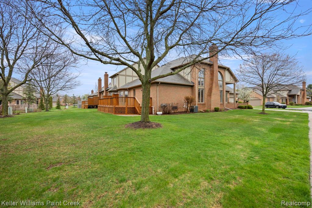 54710 Bellingham Drive, Utica, MI 48316 — Photo 2