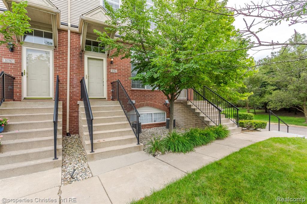 30786 ARDMORE Court, Novi, MI 48377 — Photo 17