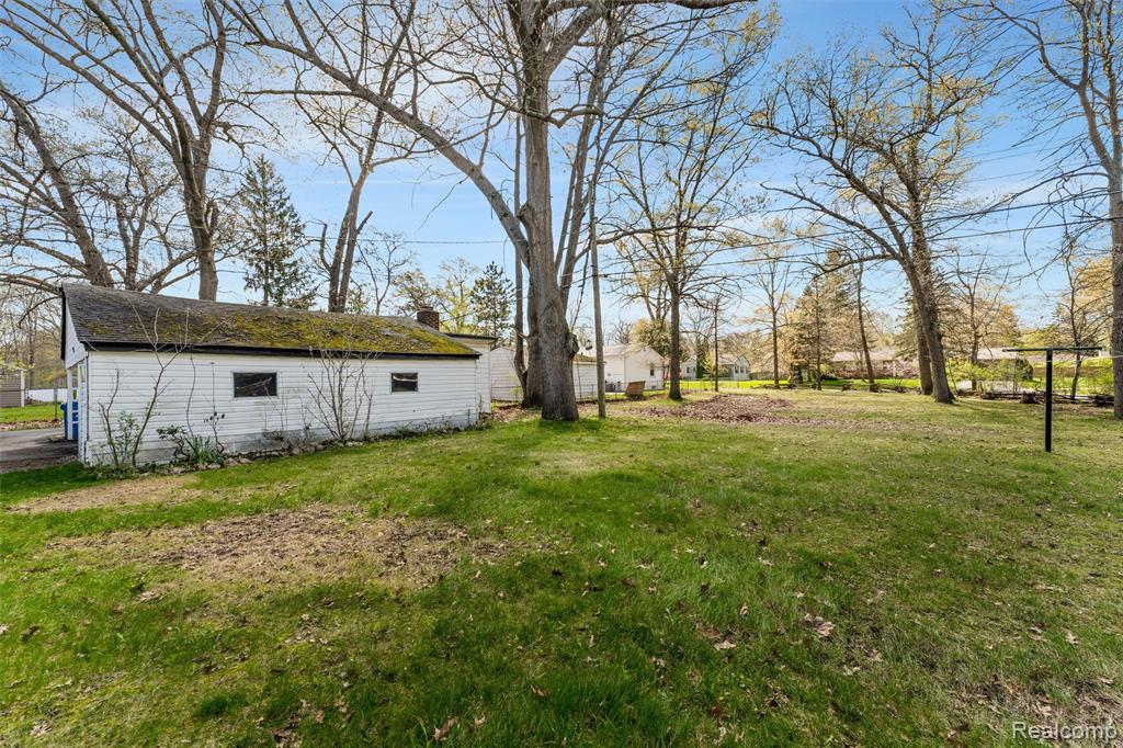5711 Crescent Road, Waterford, MI 48327 — Photo 30