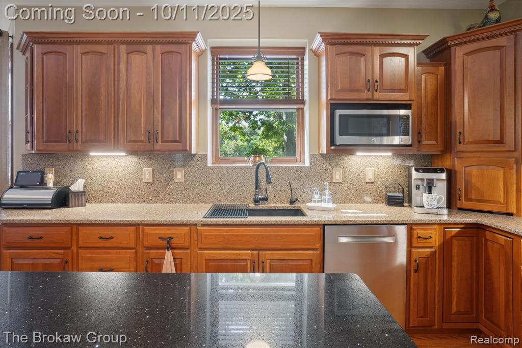 10216 Mill Pointe Drive, Goodrich Vlg, MI — Photo 21