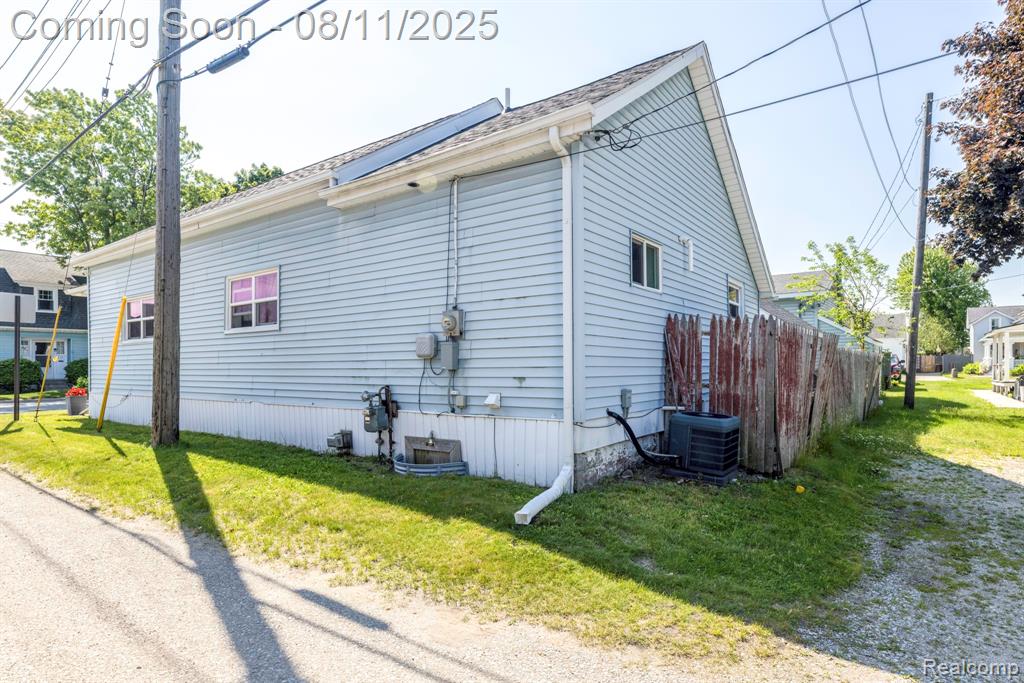 913 Michigan Street, Port Huron, MI 48060 — Photo 4