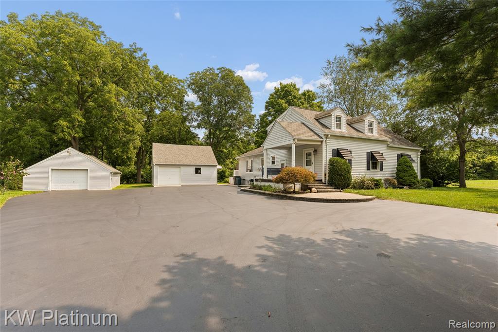 44156 Elizabeth Road, Clinton Twp, MI 48036