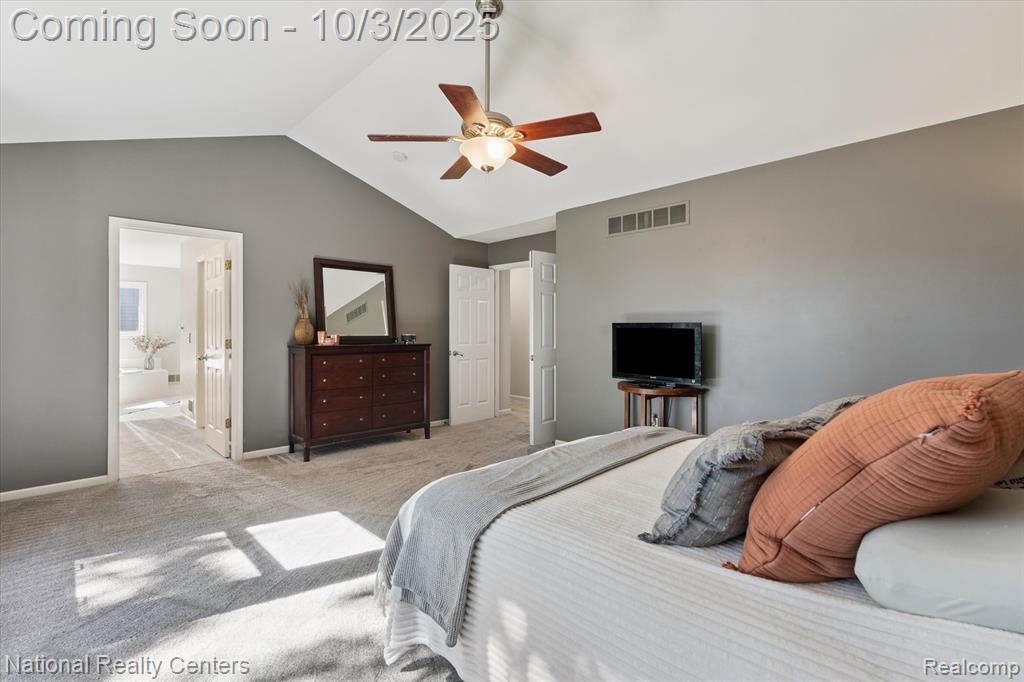 489 Gleneagles, Highland, MI — Photo 30