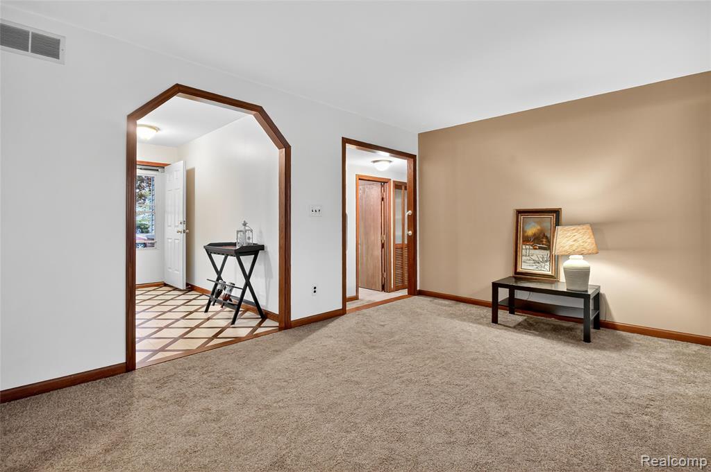 4429 Lancashire Court, Troy, MI 48085 — Photo 9