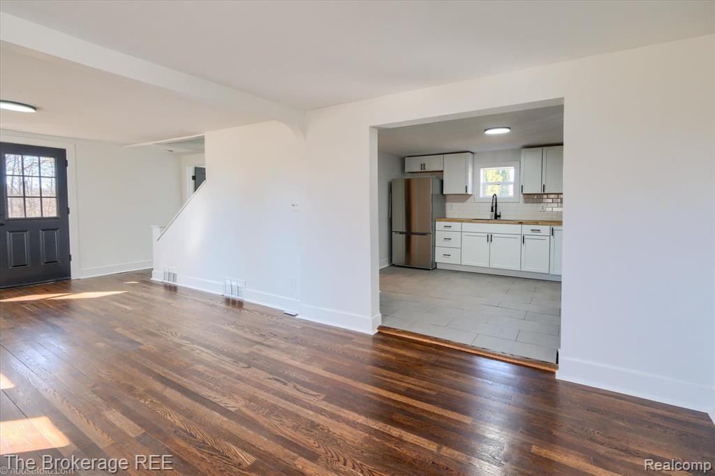 5447 Sitka Street, Burton, MI 48519 — Photo 16